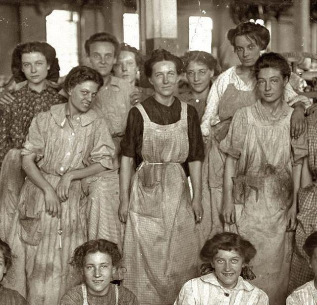 Operárias que morreram em 25 de março de 1911 em um incêndio na fábrica têxtil Triangle Shirtwaist, em Nova Iorque.