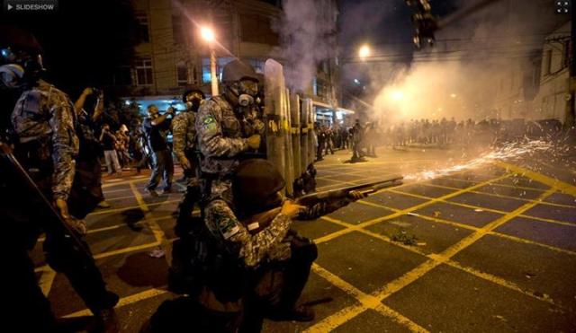 Ação policial contra manifestantes, na final da Copa das Confederações